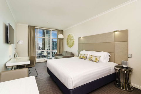 Clarion Suites Gateway - Accommodation Gladstone 6