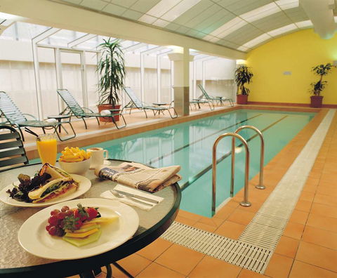 Clarion Suites Gateway - Accommodation Gladstone 8