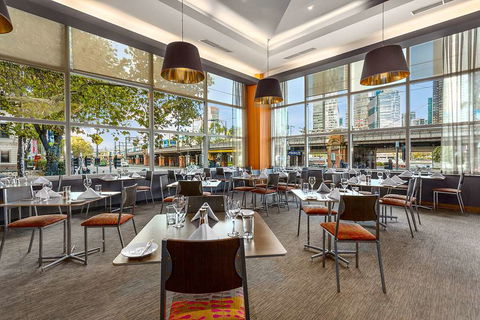 Clarion Suites Gateway - Accommodation Gladstone 10