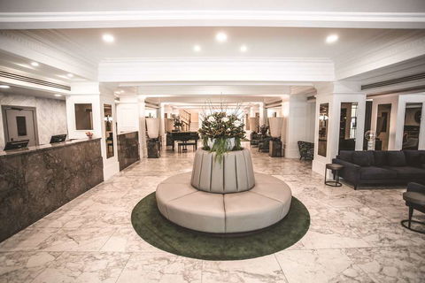 The Savoy Hotel On Little Collins - Accommodation Gladstone 1