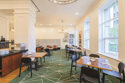 The Savoy Hotel On Little Collins - Accommodation Gladstone 12