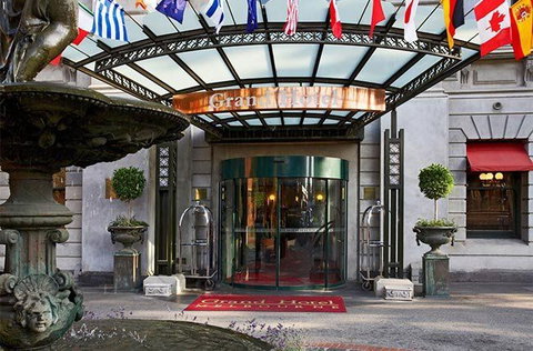 Quest Grand Hotel Melbourne - Accommodation Gladstone 2