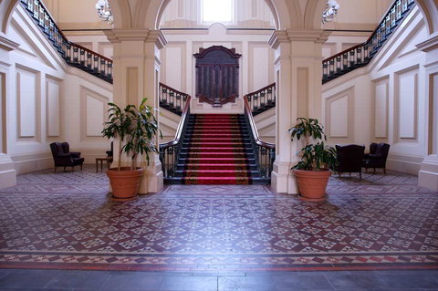 Quest Grand Hotel Melbourne - Accommodation Gladstone 4