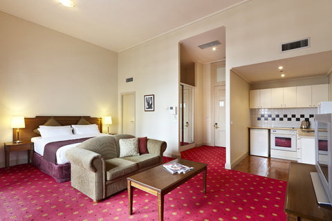 Quest Grand Hotel Melbourne - Accommodation Gladstone 8