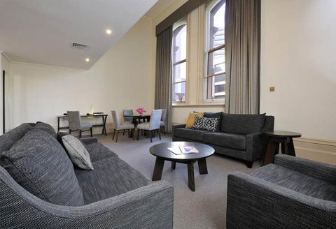 Quest Grand Hotel Melbourne - Accommodation Gladstone 15
