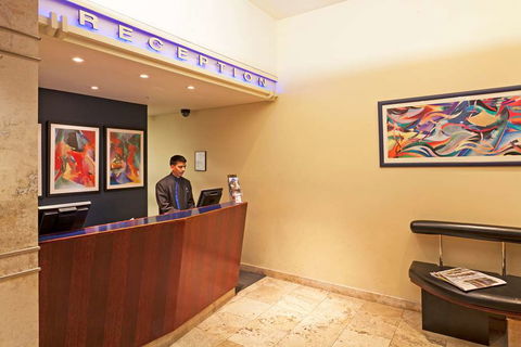 Causeway Inn On The Mall - Accommodation Gladstone 2