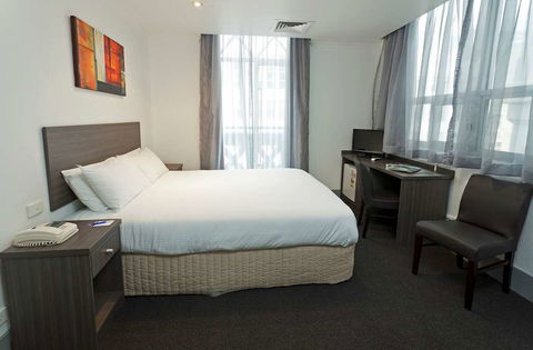 Causeway Inn On The Mall - Accommodation Gladstone 3