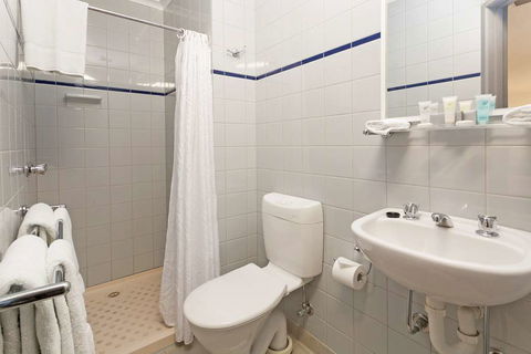 Causeway Inn On The Mall - Accommodation Gladstone 4