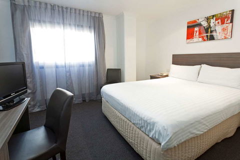 Causeway Inn On The Mall - Accommodation Gladstone 5