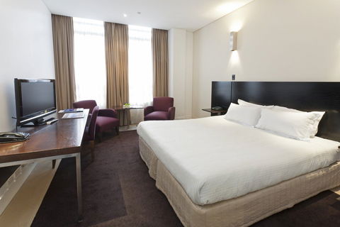 Hotel Causeway - Accommodation Gladstone 2