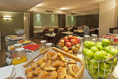 Hotel Causeway - Accommodation Gladstone 3