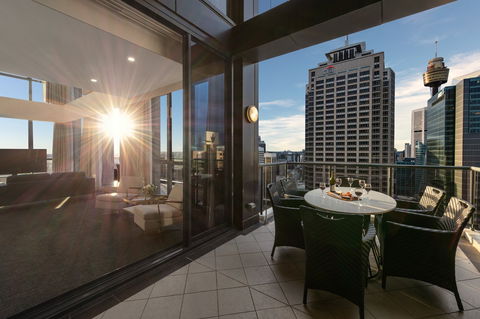 Meriton Suites Pitt Street - Accommodation Gladstone 4