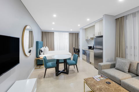 Meriton Suites Pitt Street - Accommodation Gladstone 6