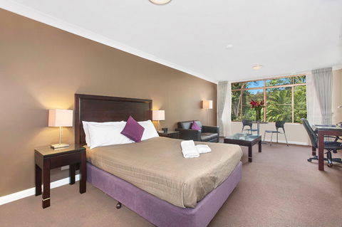 Checkers Resort & Conference Centre - Accommodation Gladstone 2
