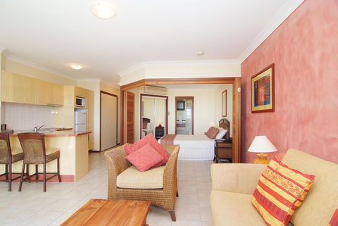 At Waters Edge Resort - Accommodation Gladstone 2