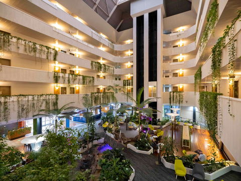 Novotel Darwin Atrium - Accommodation Gladstone 2