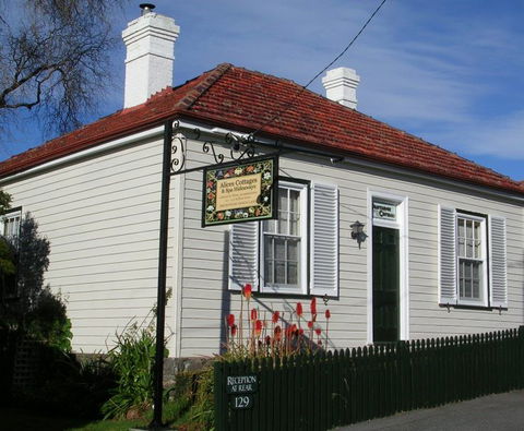 Alice's Cottages - Accommodation Gladstone 0