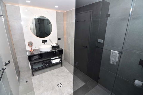 Deco Hotel - Accommodation Gladstone 2