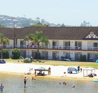 The Clan Lakeside Lodge - Accommodation Gladstone