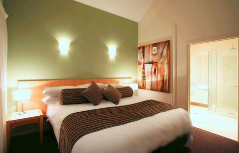 York Cove - Accommodation Gladstone 2