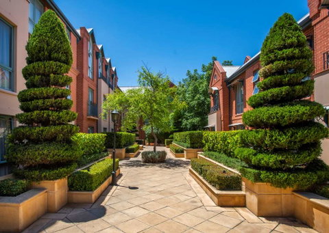 Majestic Old Lion Apartments - Accommodation Gladstone 2