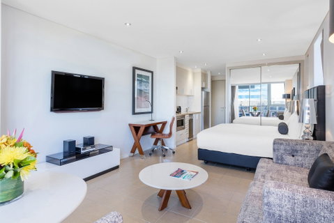 Meriton Suites Broadbeach - Accommodation Gladstone 0