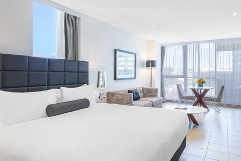 Meriton Suites Broadbeach - Accommodation Gladstone 1