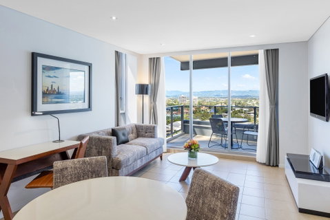 Meriton Suites Broadbeach - Accommodation Gladstone 2