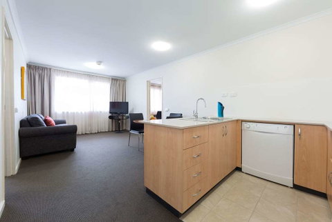 Ramada Encore by Wyndham Belconnen - Accommodation Gladstone 2