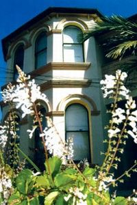 Admiral Collingwood Lodge - Accommodation Gladstone 0