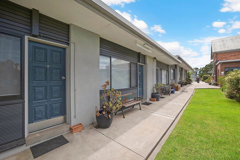 Hamilton Lakeside Motel - Accommodation Gladstone 0
