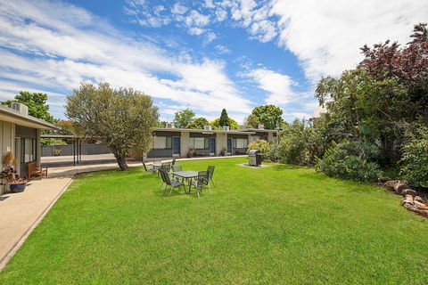 Hamilton Lakeside Motel - Accommodation Gladstone 1