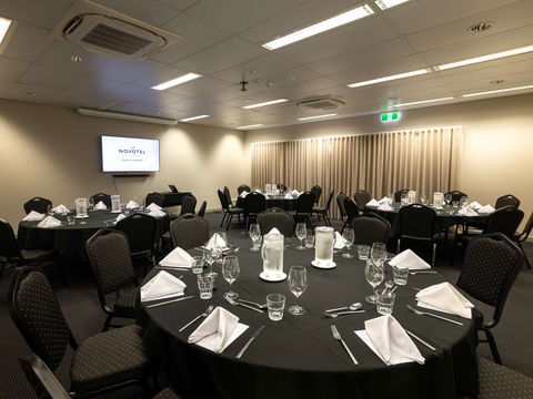 Novotel Darwin Airport Hotel - Accommodation Gladstone 10