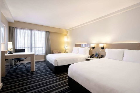 DoubleTree by Hilton Esplanade Darwin - Accommodation Gladstone 3