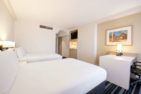 DoubleTree by Hilton Esplanade Darwin - Accommodation Gladstone 4
