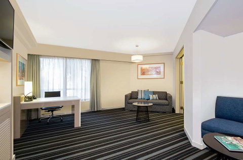 DoubleTree by Hilton Esplanade Darwin - Accommodation Gladstone 5