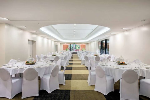 DoubleTree by Hilton Esplanade Darwin - Accommodation Gladstone 9