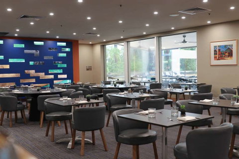 DoubleTree by Hilton Esplanade Darwin - Accommodation Gladstone 12