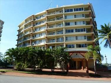 Cullen Bay Resorts - Accommodation Gladstone 8