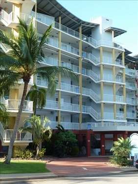 Cullen Bay Resorts - Accommodation Gladstone 11