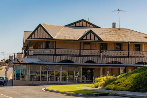 Aurora Ozone Hotel - Accommodation Gladstone 1