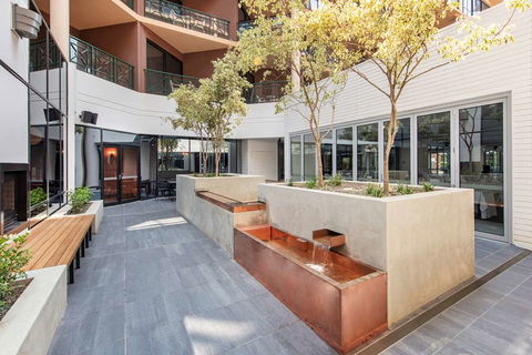 Amora Hotel Riverwalk Melbourne - Accommodation Gladstone 2