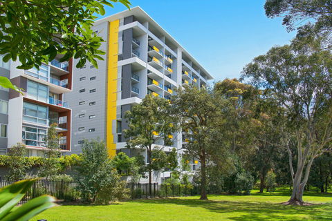 Astra Apartments MacQuarie Park - Accommodation Gladstone 0