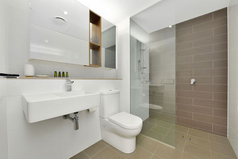 Astra Apartments MacQuarie Park - Accommodation Gladstone 1