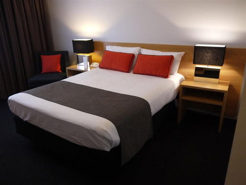 Alpha Hotel Canberra - Accommodation Gladstone 0