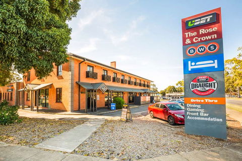 Nightcap Rose & Crown Hotel - Accommodation Gladstone 0