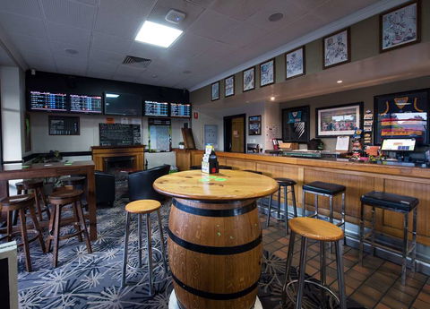 Nightcap Rose & Crown Hotel - Accommodation Gladstone 2