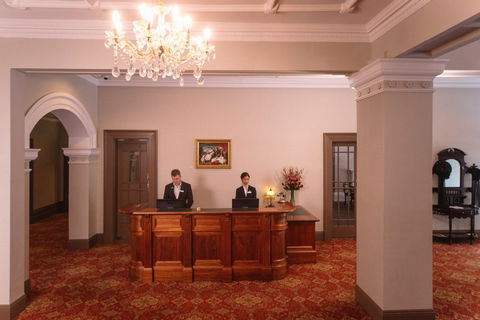Hadley's Orient Hotel - Accommodation Gladstone 1
