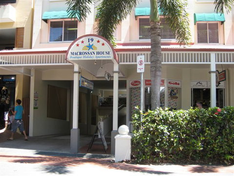 Macrossan House Boutique Holidays Apts - Accommodation Gladstone 1