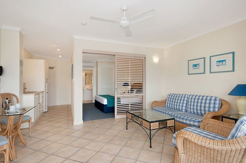 Macrossan House Boutique Holidays Apts - Accommodation Gladstone 2